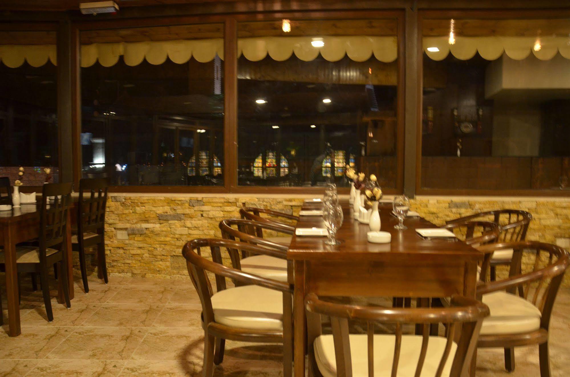 Saint John Hotel Мадаба Екстериор снимка