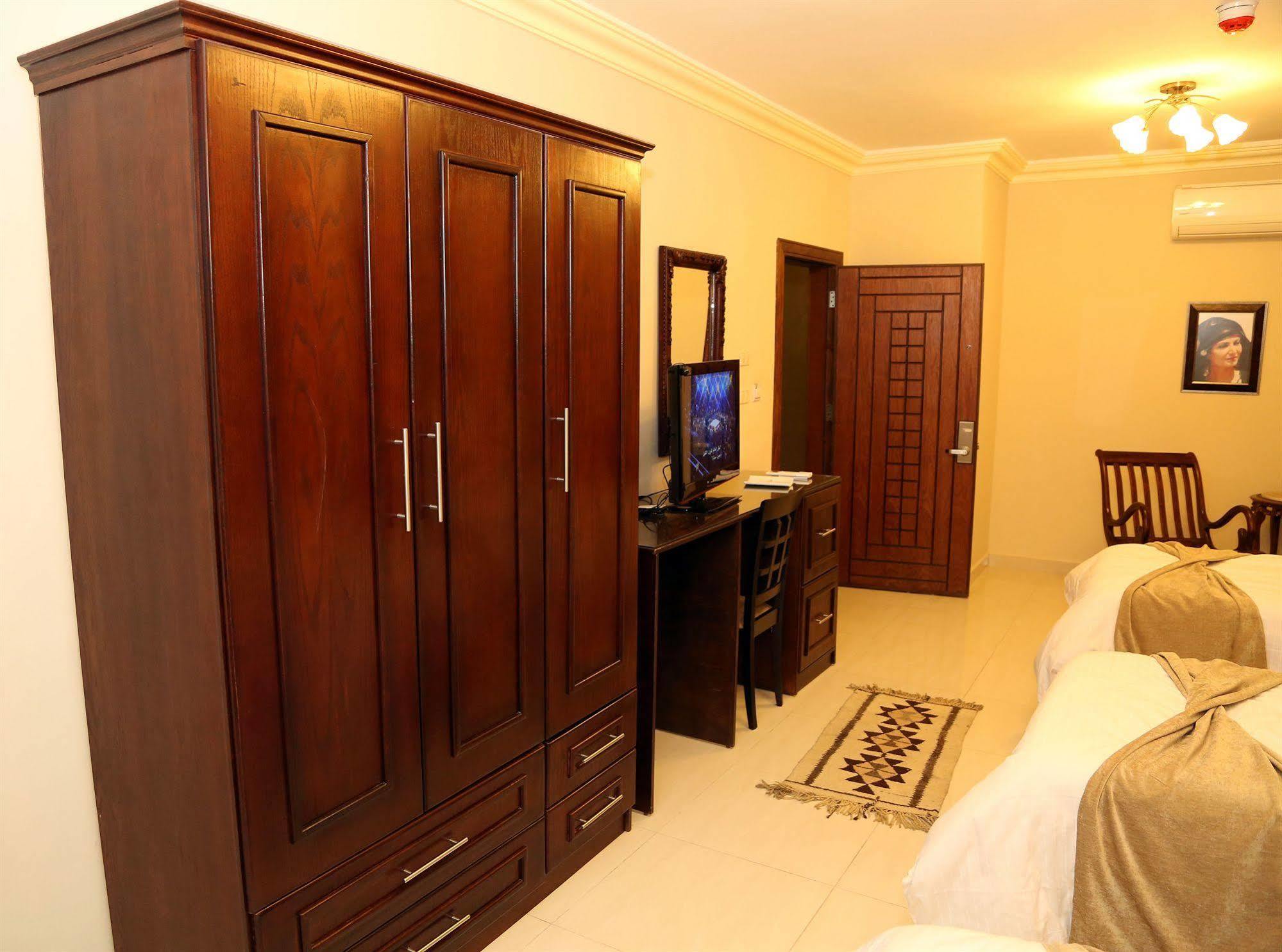 Saint John Hotel Мадаба Екстериор снимка